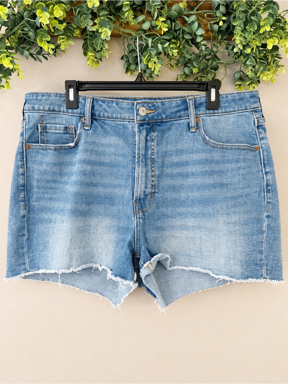 Old Navy High-Rise OG Straight Cutoff Denim Shorts Size 18
